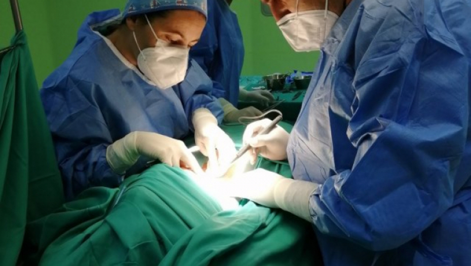 VIC DANA Pita pacijent na operacionom stolu hirurga...