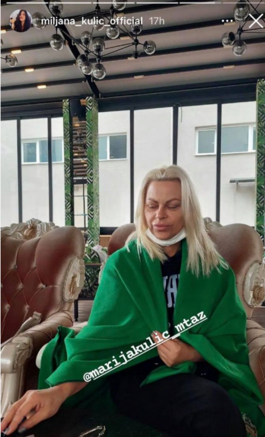 POJAVILE SE FOTOGRAFIJE MARIJE KULIĆ SA LEČENJA  Bivša zadrugarka vidno neraspoložena i prekrivena zelenom tkaninom