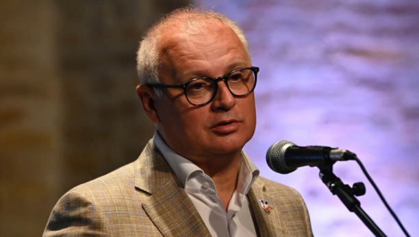 VESIĆ NAJAVIO Nijedno dete ne sme biti gladno, osnovaćemo fondaciju