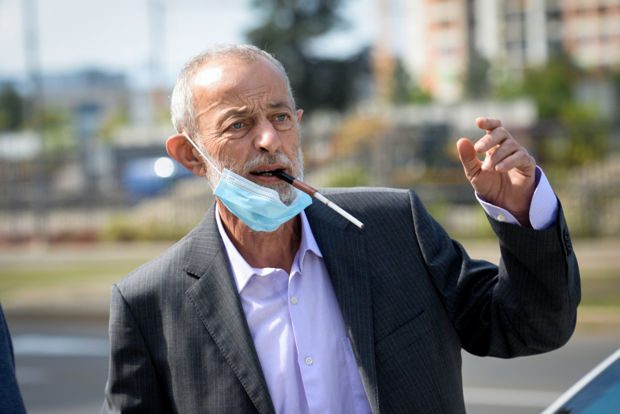 MORAŠ DA BUDEŠ KU**A! Mika Aleksić terao devojčice u svojoj školi na bizarnu igru