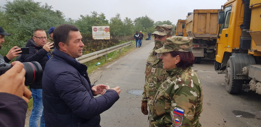 KRAJ DRAME ROSU napustio prostor oko Jarinja, građani uzvikuju Srbija, Srbija! (VIDEO)