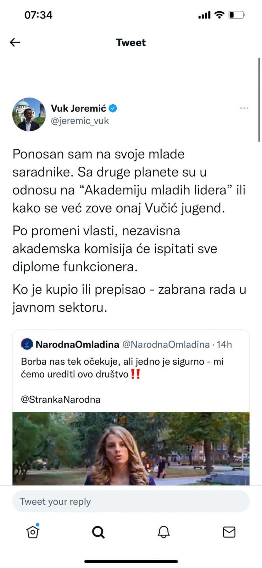 BAHATI JEREMIĆ Podmetnuo leđa tuđe dece da mu se bore za fotelju, dok on pijucka vino u avionu iznad Njujorka! (VIDEO)