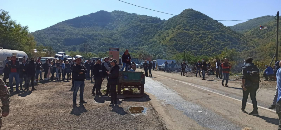 KRAJ DRAME ROSU napustio prostor oko Jarinja, građani uzvikuju Srbija, Srbija! (VIDEO)