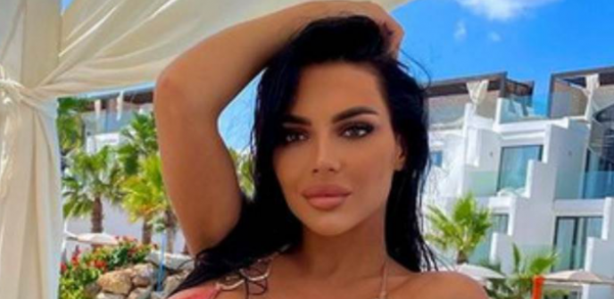 HELENA TOPALOVIĆ SRUŠILA INSTAGRAM! Bujne grudi prekrila tračicama, pa raspametila pratioce!