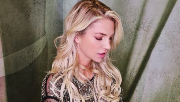 ZABORAVILA SINA ISPRED VRTIĆA! Pevačica nije znala šta ju je snašlo: Nije ušao u kola!