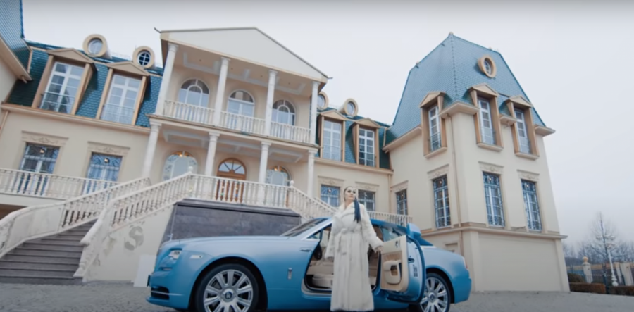 PEVAČICA KRIJE DA IMA DVORAC Nije Dragana Mirković jedina koja ima velelepno zdanje, ovako izgleda zamak njene koleginice! (VIDEO)