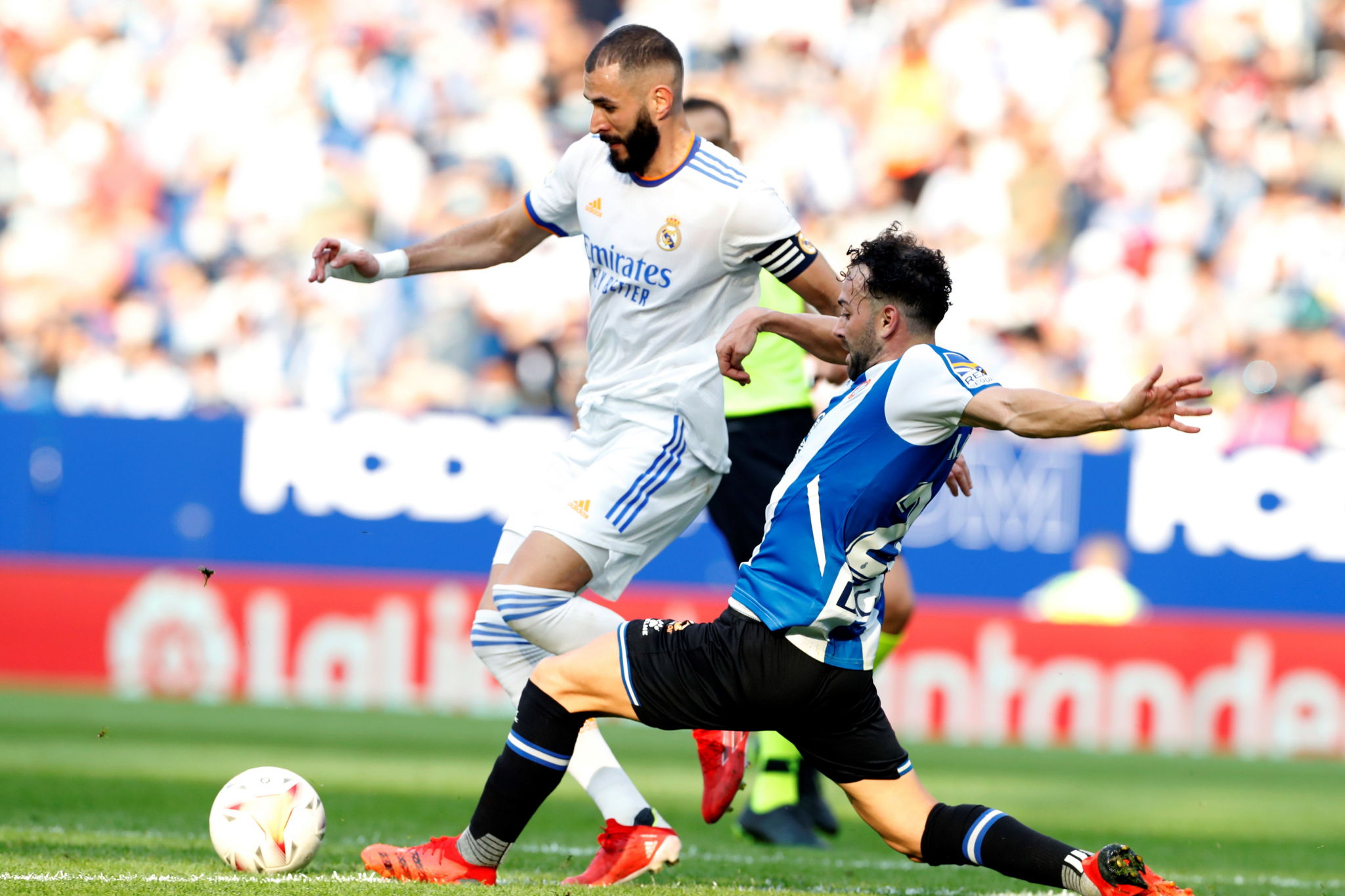 BENZEMI SE IDE IZA REŠETAKA! Napadač Reala nije došao na suđenje, preti mu pet godina robije!