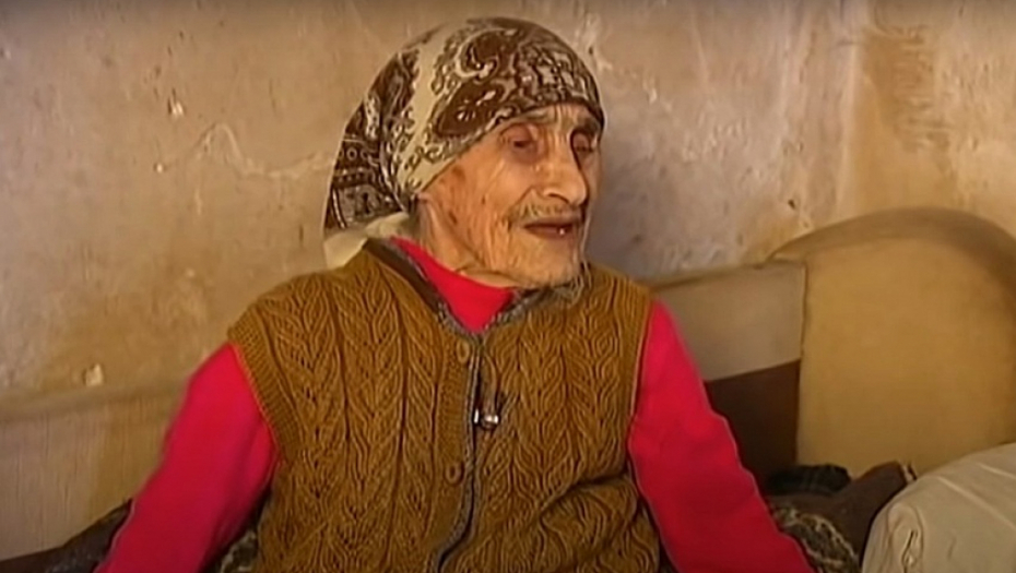 BAKA ĐURĐA IMA 111 GODINA I 11 DECE: Ceo život nadničila, do pre 5 godina okopavala krompir, ni korona joj ništa nije mogla, a ovo je tajna njene dugovečnosti