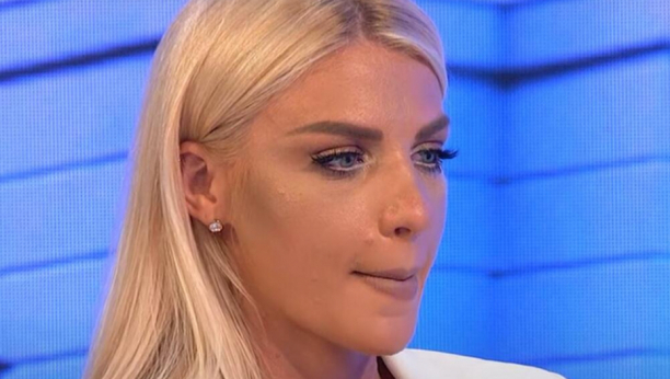 ŽENA MI JE RAZBIJALA GLAVU, TUKLI SU ME Milica Kemez otvorila dušu o stravičnom detinjstvu, a ovo je godinama držala u sebi!