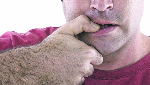 PRST IZ USTA! Grickanje noktiju nije samo grozna navika, već i odraz psihičkog stanja