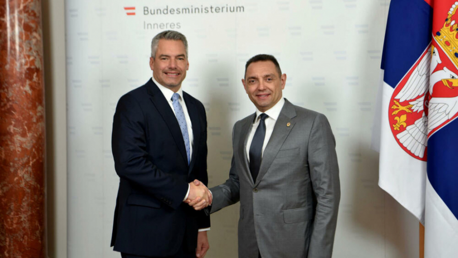 VULIN SE SASTAO SA AUSTRIJSKIM KOLEGOM  Srbija neće biti prostor za migrante, zaštitom srpskih granica čuvamo i život građana Austrije