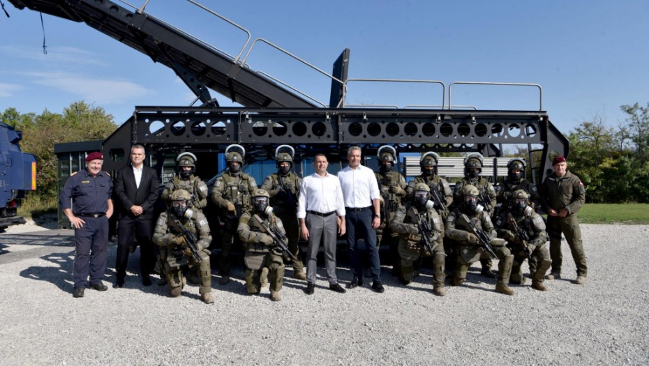 VULIN OBIŠAO AUSTRIJSKU SPECIJALNU JEDINICU EКO КOBRE Na taktičkoj vežbi prikazane veštine i sposobnosti u upotrebi eksploziva