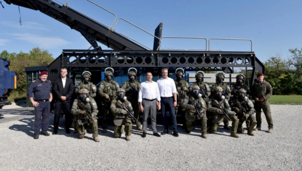 VULIN OBIŠAO AUSTRIJSKU SPECIJALNU JEDINICU EКO КOBRE Na taktičkoj vežbi prikazane veštine i sposobnosti u upotrebi eksploziva