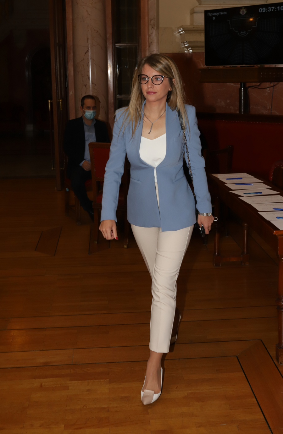 SKUPŠTINA KAO MODNA PISTA Evo kako su se obukle žene u srpskom parlamentu (FOTO)