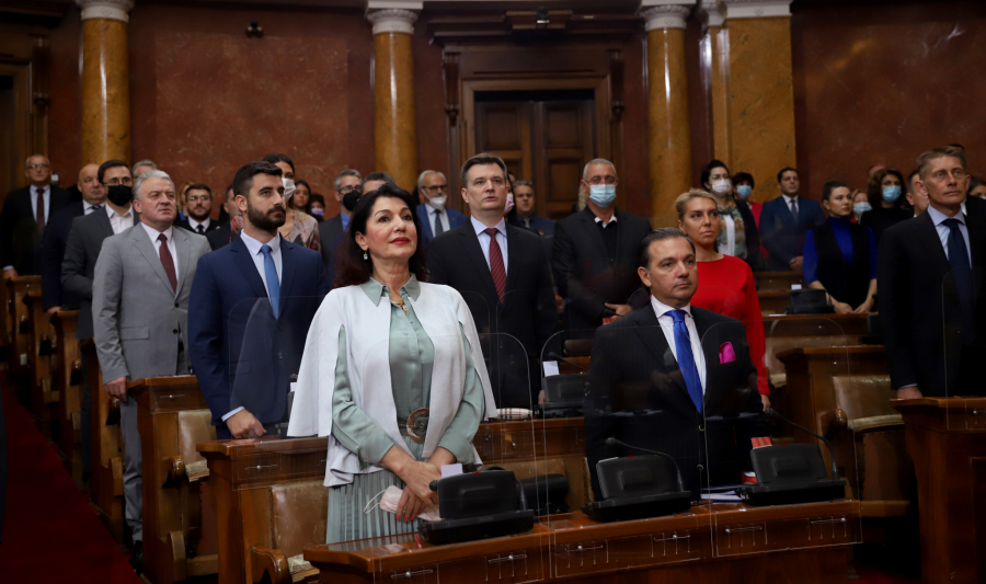 SKUPŠTINA KAO MODNA PISTA Evo kako su se obukle žene u srpskom parlamentu (FOTO)
