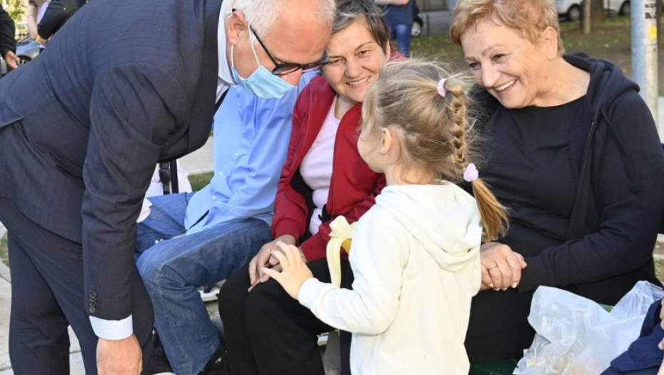 NIČU NOVI PARKOVI U BLOKOVIMA Vesić istakao: za uređenje prostora u Bloku 21 skoro 16 miliona dinara