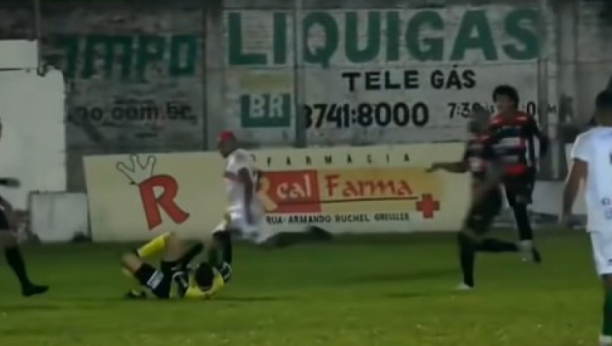 STRAVIČNE SCENE Igrača gone zbog pokušaja ubistva sudije! (VIDEO)