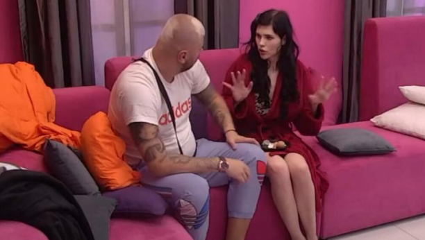 OSVOJIĆEMO SVET, TEBE SAM ČEKAO! Janjuš smislio sa Deniz pakleni plan kako da zarade veliku lovu, a njena reakcija će se prepričavati!