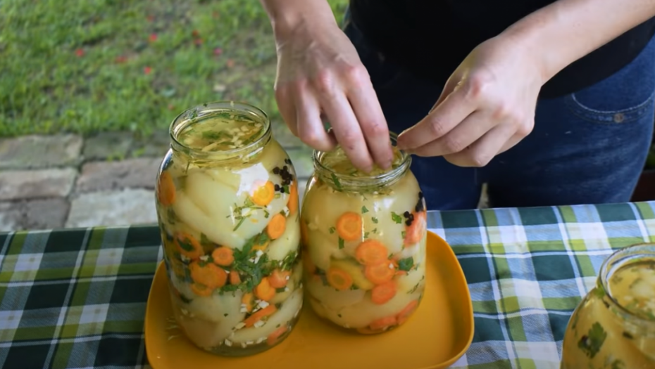 OVO NE ZNAJU NI ISKUSNE DOMAĆICE Ako zimnicu čuvate na ovim mestima sigurno će se pokvariti