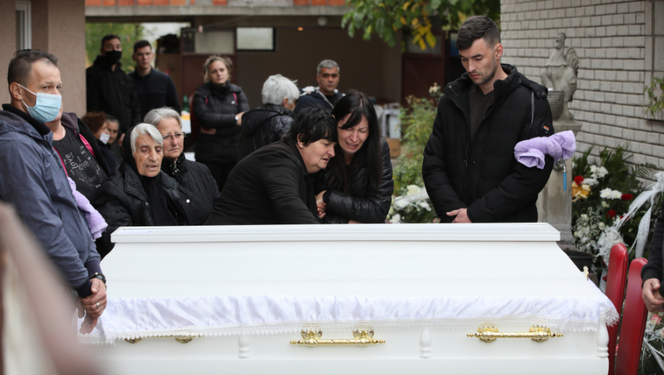 MAJKA UBIJENOG GORANA POPILA OTROV