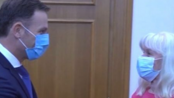 Mali pružio ruku Đekićki: Čestitam!