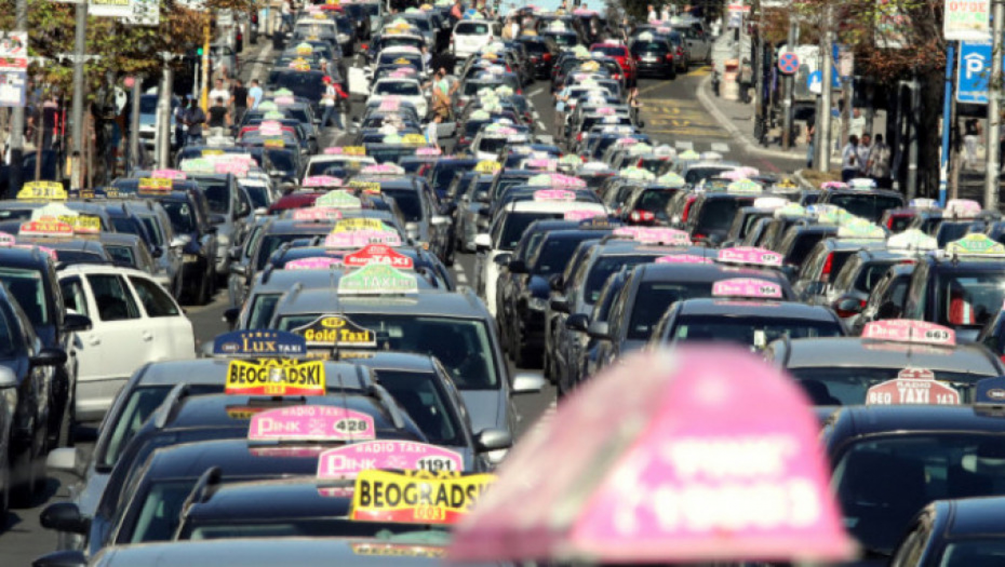 ZAŠTO NIJE MOGUĆE NAĆI SLOBODAN TAKSI U BEOGRADU Taksisti su naveli pet ključnih razloga!