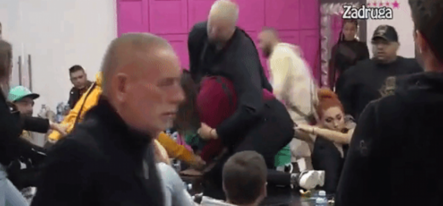 KAŽNJENA JE OGROMNOM SVOTOM NOVCA Mima doživela pomračenje i nasrnula na Stefana nakon što je obelodanio sve o prostituciji, gađala ga u glavu!