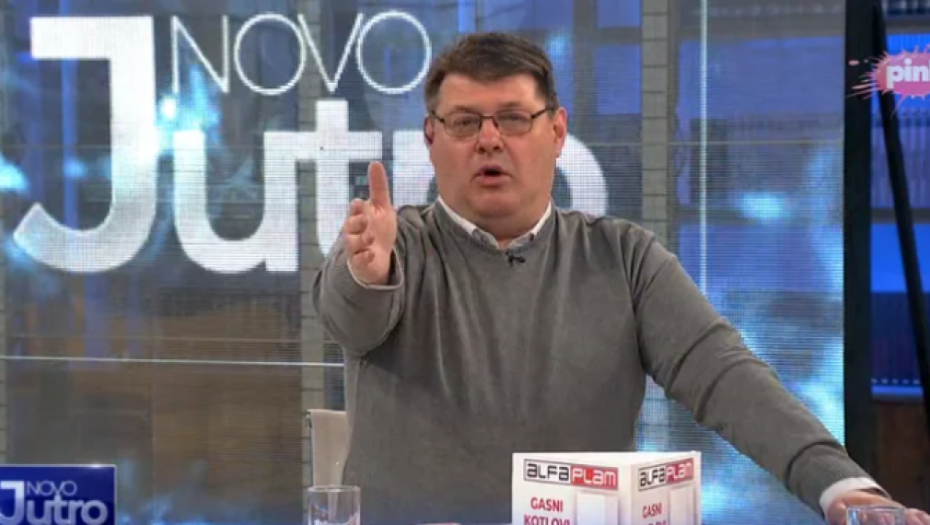 NEZVANI GOST U JUTARNJEM PROGRAMU Svi je zabezeknuto gledali, Sarapa prvi uzviknuo: Otkud ti ovde?!