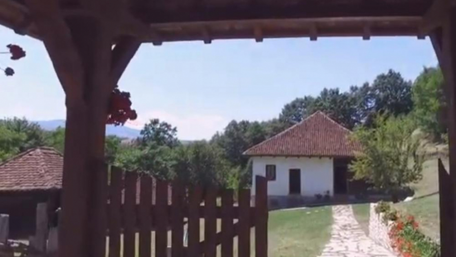 DRŽAVA NASTAVLJA SA DODELOM DOMAĆINSTAVA Za kupovinu kuća u selima Srbije još 500 miliona dinara