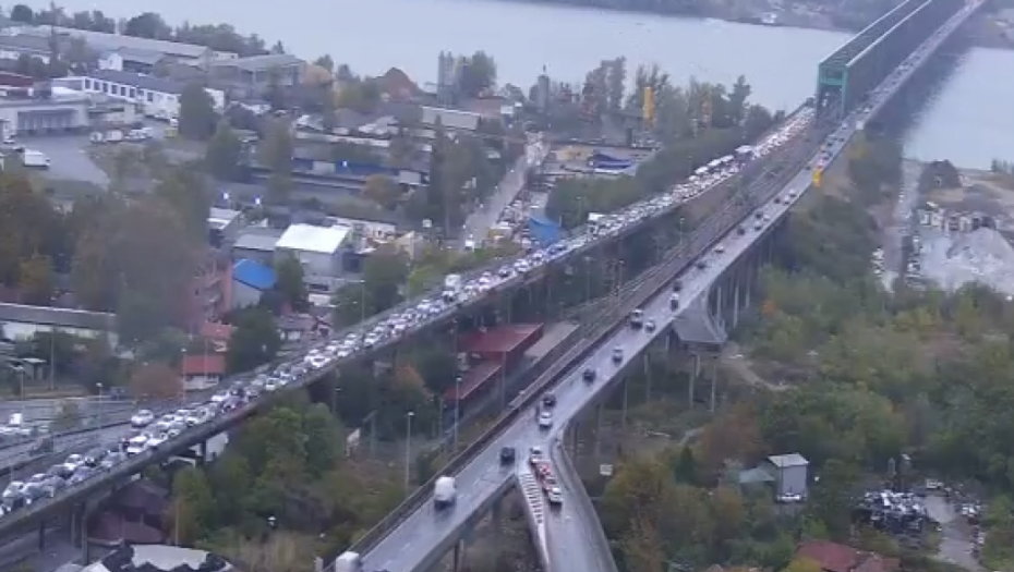 TOTALNI KOLAPS U BEOGRADU Na mostovima vozila mile, nepregledne kolone i na Autokomandi