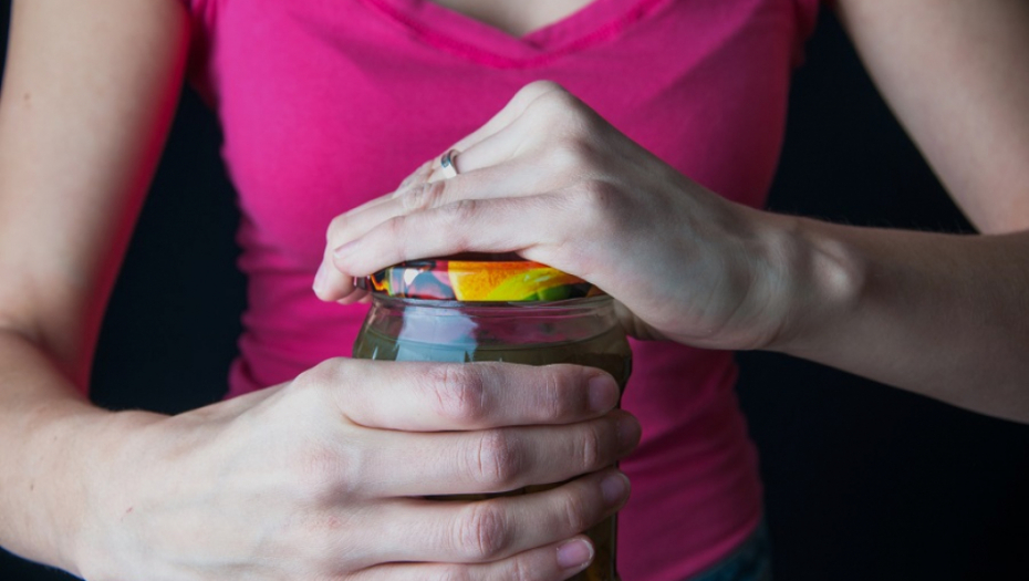 UKOLIKO SE MUČITE DA OTVORITE TEGLU Evo kako da rešite ovaj problem