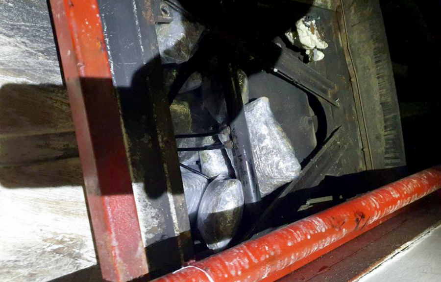 HAPŠENJE NA GRADINI U autobusu nađeno 53kg marihuane, a evo gde su je krili