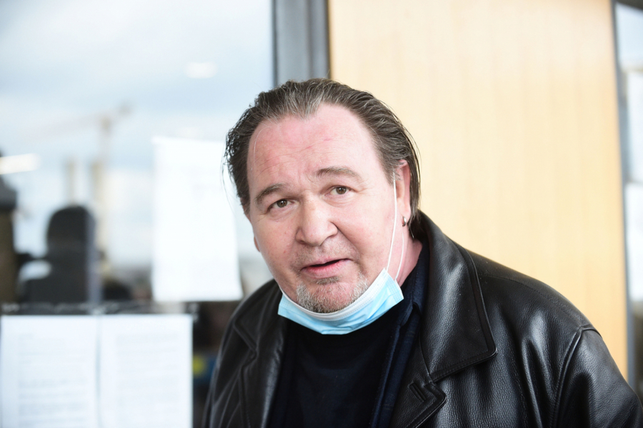 NE PLAĆA MI POZORIŠTE RAČUNE Bane Vidaković oštro o svom zanimanju i angažmanima: Kada budem imao 3.000 evra platu, tada ću se javno odreći Kursadžija