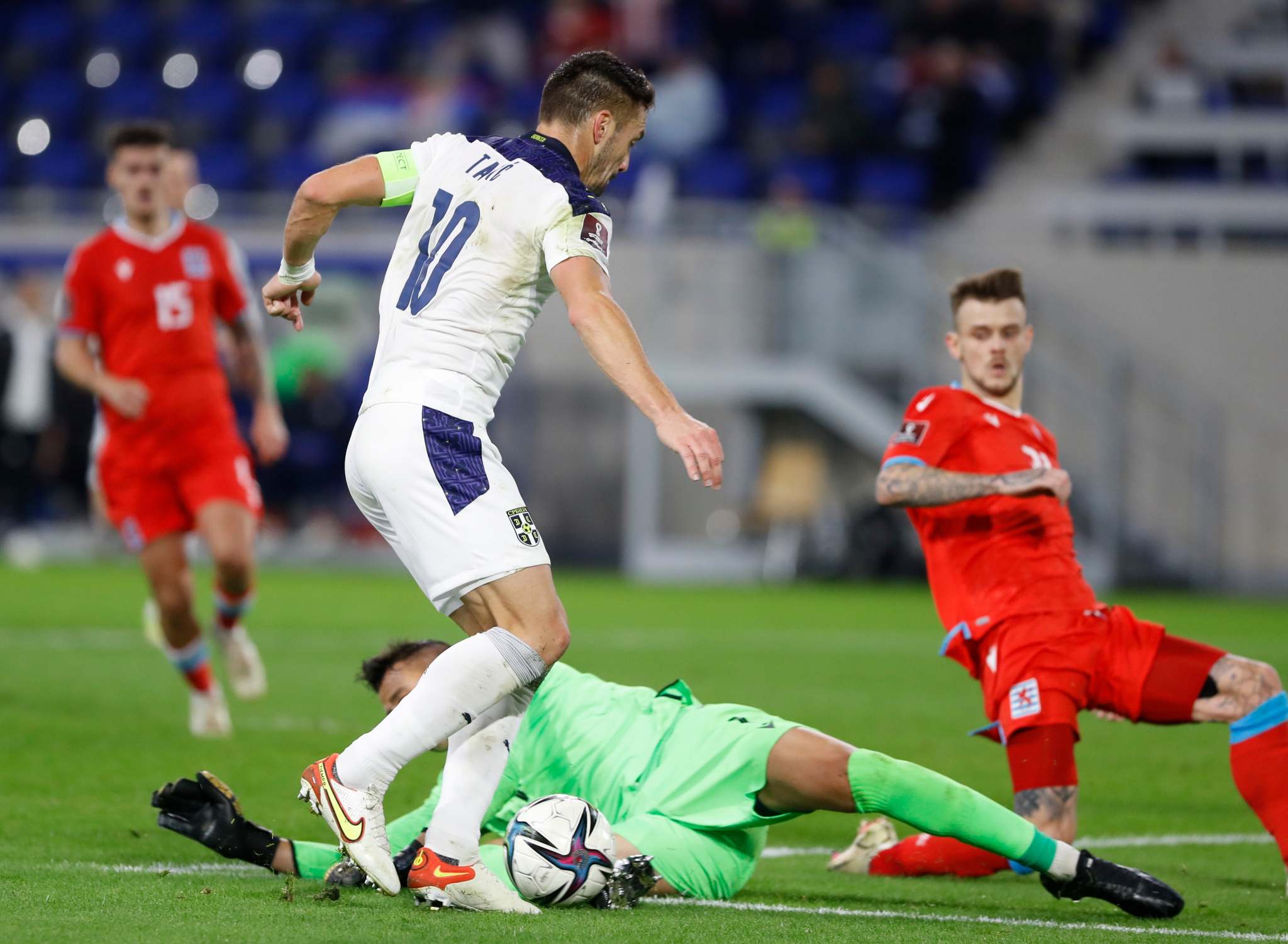 SRBIJA JAČA I OD NEPRAVDE! “Orlovi” zgrabili tri boda u Luksemburgu, nije pomoglo ni poništavanje penala!