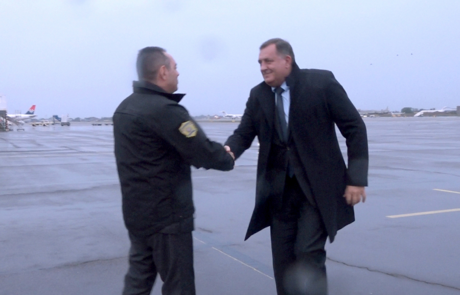 Ministar Vulin dočekao Milorada Dodika na aerodromu 