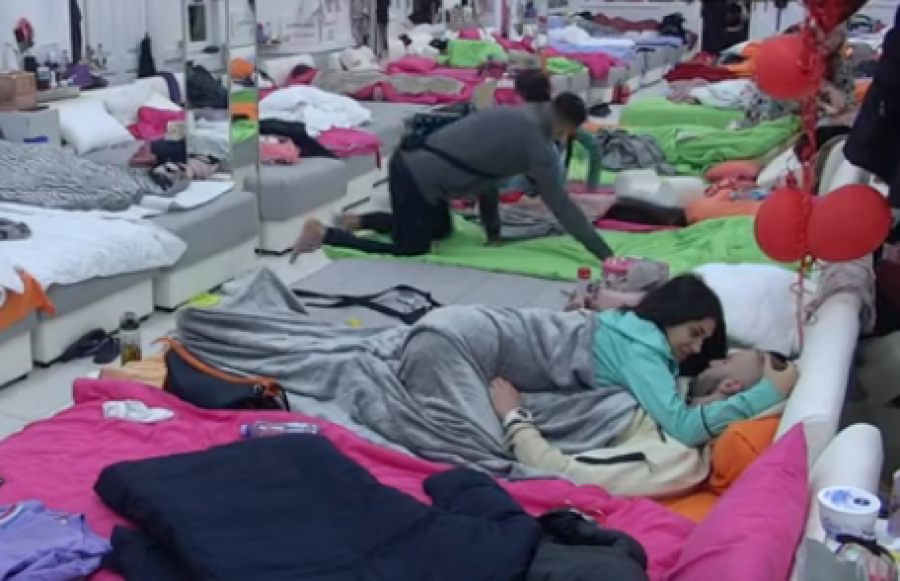 MENSUR I MILICA SE ZANELI Razmenjuju nežnosti pred zadrugarima, ponele ih strasti!