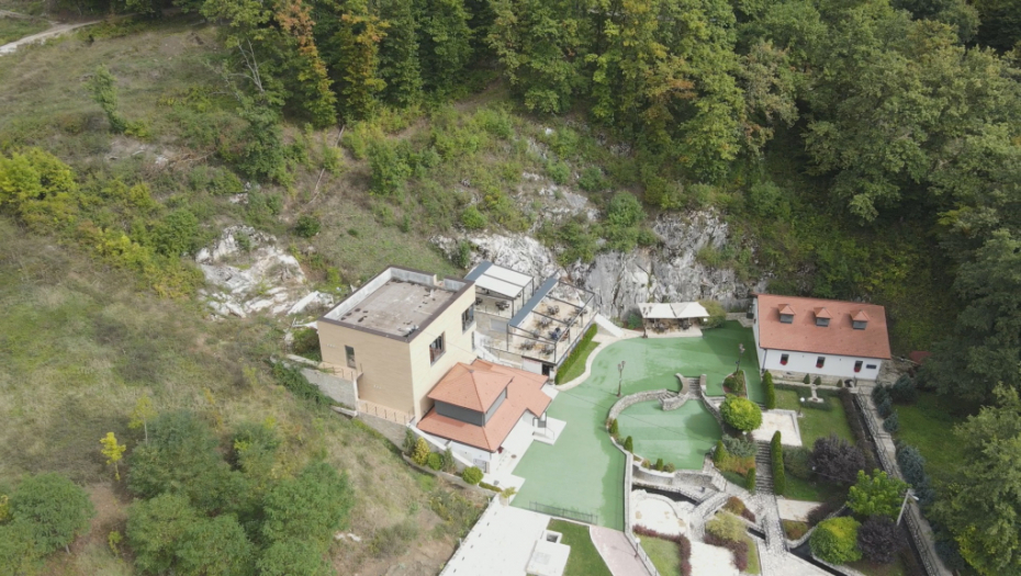 MNOGI SU POTRČALI U OVU BANJU PO LEK! NAZIVAJU JE "ČUDO BOŽJE" Čudesna voda koja leči mnoge boljke, izvire preko trideset hiljada godina (FOTO)