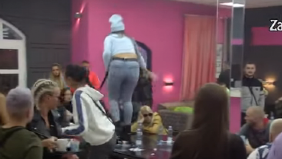 LOMI, CEPA, RAZBIJA Dalila potpuno izgubila razum, nastao opšti haos!