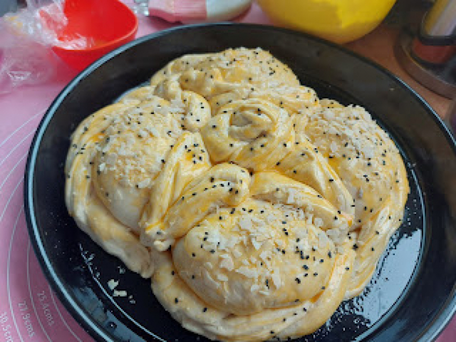 IZ BAKINE BELEŽNICE Penasta, lisnata pogača, spolja hrskava, a u sredini meka kao duša (VIDEO)