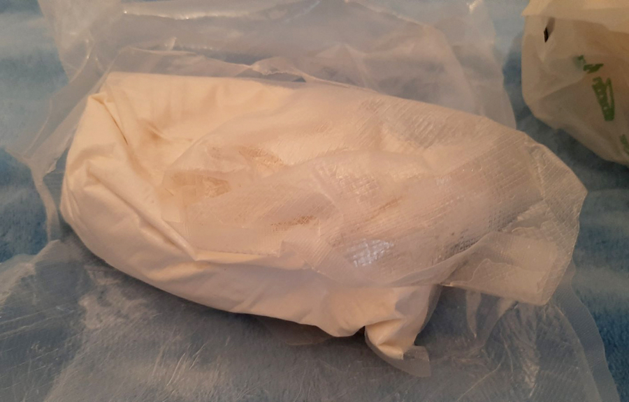 HAPŠENJE U RAKOVICI Policija upala u stan. pa pronašla veliku količinu narkotika