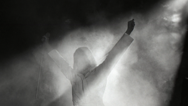 POPULARNI PEVAČ NIJE OTKRIVAO DETALJE ŽIVOTA: Započeo gej vezu, oboleo od side, vodio razvratnički život, a u testamentu sve ostavio jednoj ŽENI