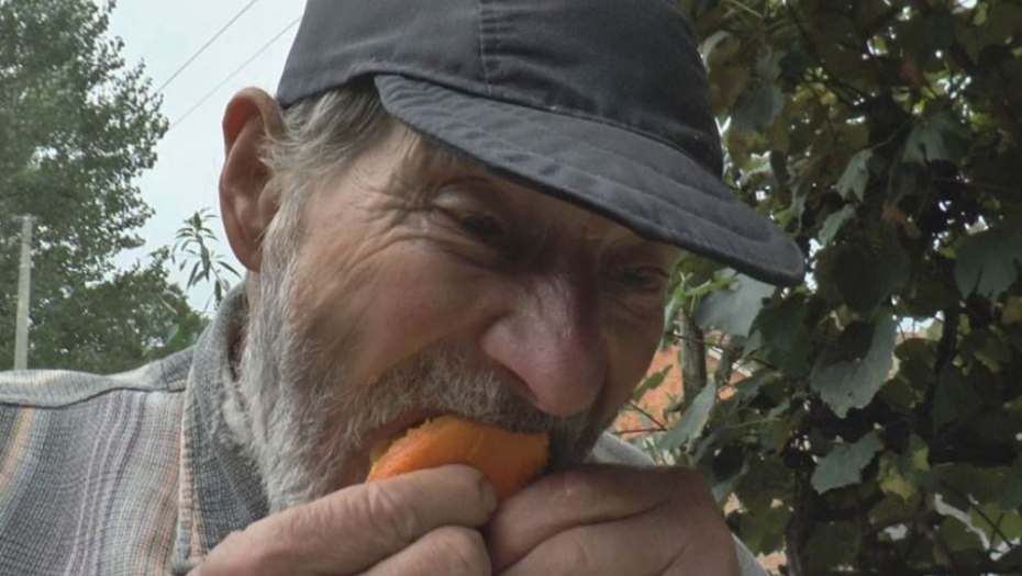 NE ZNA ŠTA JE BOLEST Deda Milutin više od 30 godina jede samo buđavu hranu, a radi i oseća se kao "čigra", evo u čemu je tajna