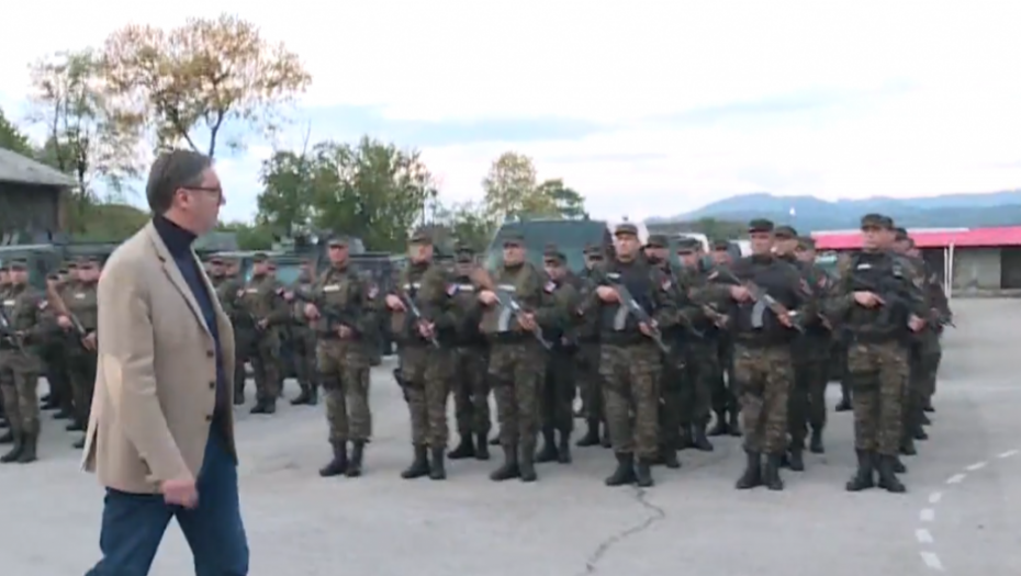VUČIĆ POSTROJAVA VOJSKU U KRALJEVU Budite spremni! Srpski ratnici zapevali uglas: Odlazimo na Kosovo ravno...