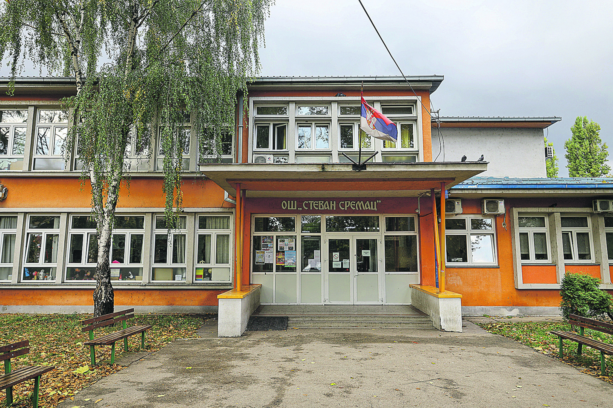 MAMA JE UMRLA, ZA TATU NE ZNAMO Četvoro dece zbog korone ostalo bez jednog roditelja, čekaju vesti o ocu