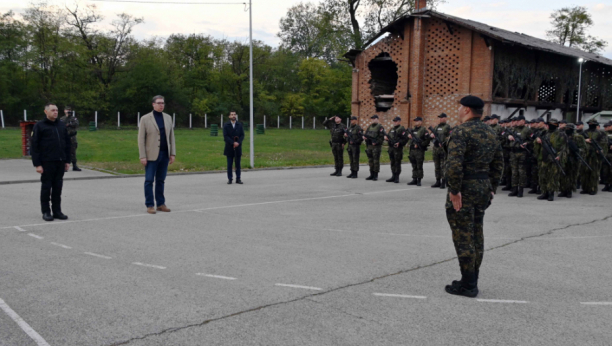 PREDSEDNIK VUČIĆ JE UZVIKNUO DA NEMA PREDAJE Onda su pripadnici Žandarmerije zapevali svoju himnu kojom se ponosi svaki Srbin! Orilo se Kraljevo (VIDEO)