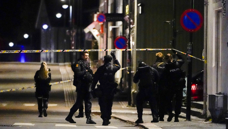 LUKOM I STRELOM UBIJA LJUDE Teroristički napad u Norveškoj? (FOTO/VIDEO)