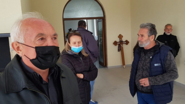 VERICA PRETRPELA ŠOK OD SUZAVCA KOJI JE ROSU BACIO Oglasio se i njen muž: Ništa nismo videli od dima, moja žena nije izdržala (VIDEO)