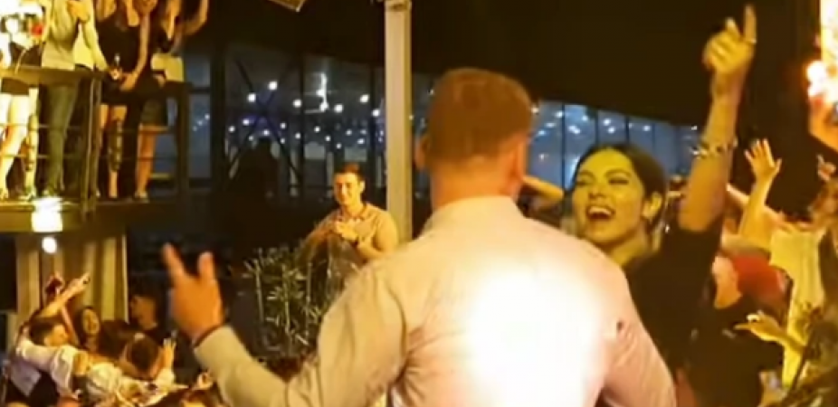 OVO JE TANJIN POLITIČAR Ima devojku, a Savićevu grlio cele večeri!