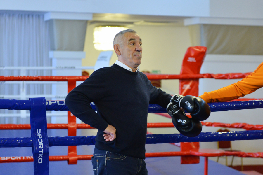 PODRŠKA LEGENDI SRPSKIM BOKSERIMA Srcem do medalje na Svetskom prvenstvu