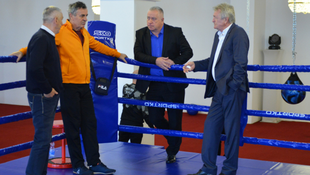 PODRŠKA LEGENDI SRPSKIM BOKSERIMA Srcem do medalje na Svetskom prvenstvu